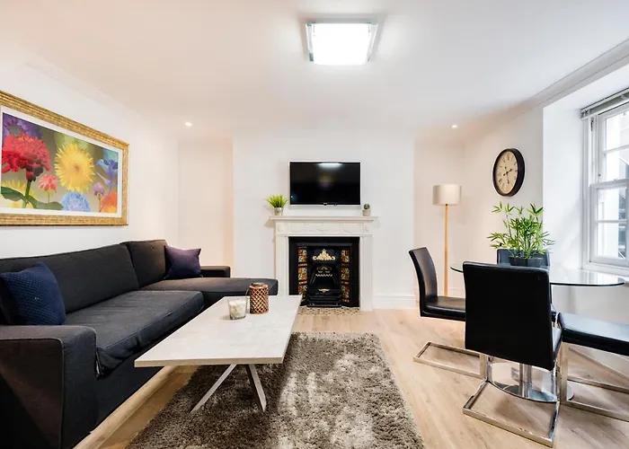 Large Two Bed With Private Entrance And Patio