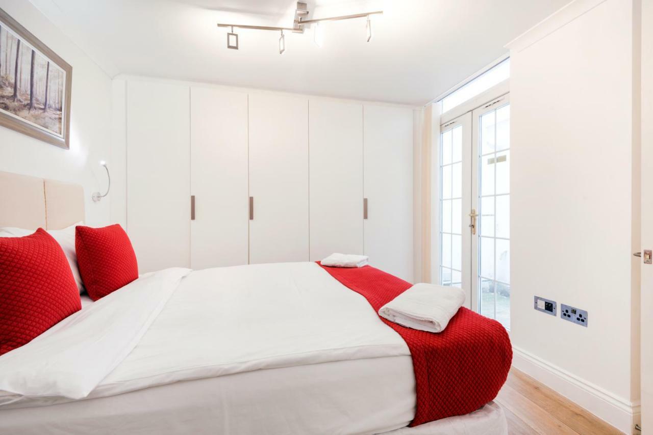 Large Two Bed With Private Entrance And Patio