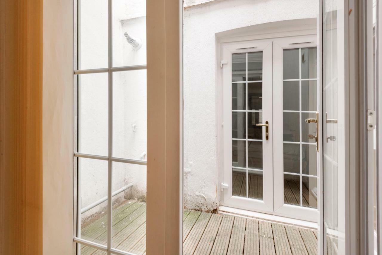 Large Two Bed With Private Entrance And Patio