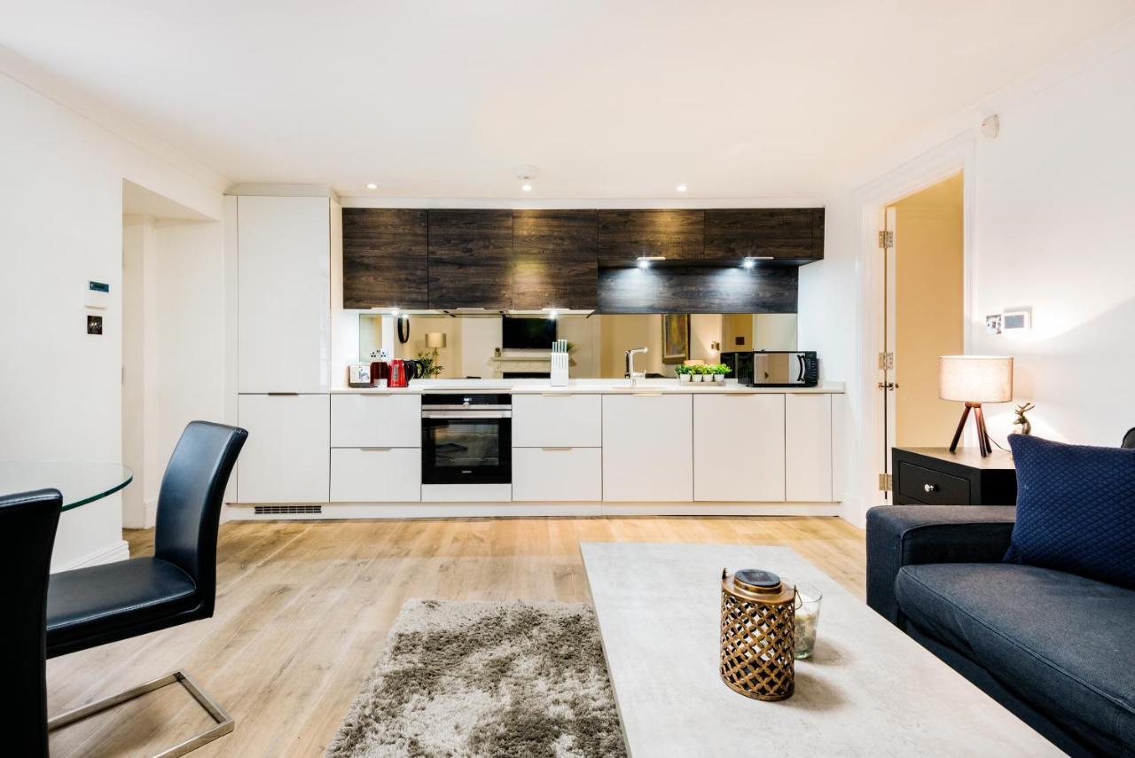Large Two Bed With Private Entrance And Patio *