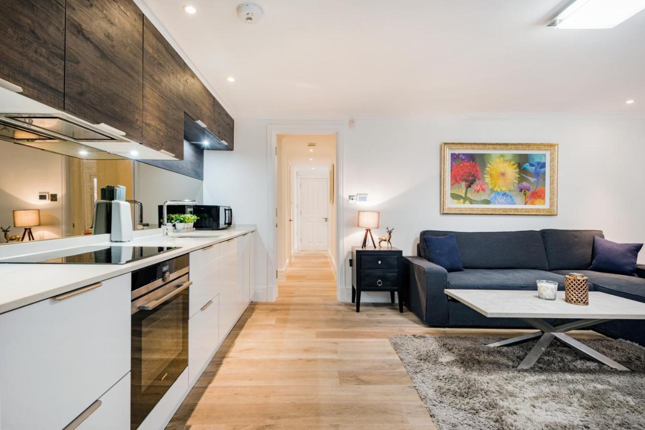 Large Two Bed With Private Entrance And Patio * Londra