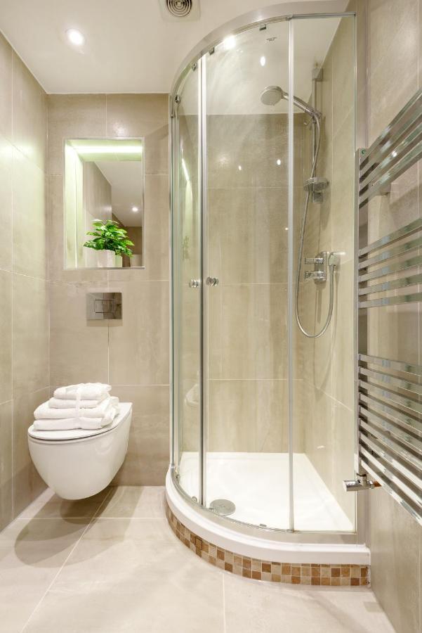 Large Two Bed With Private Entrance And Patio *