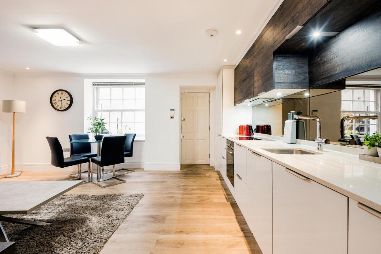 Large Two Bed With Private Entrance And Patio Appartamento *